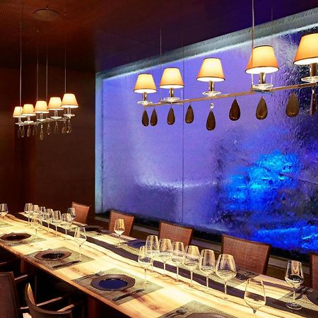 เลอ เมริเดียน นิวเดลี Hotel ภายนอก รูปภาพ The dining room at the restaurant