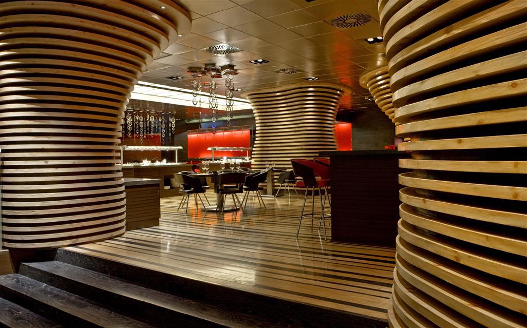 เลอ เมริเดียน นิวเดลี Hotel ภายนอก รูปภาพ The interior of the lounge