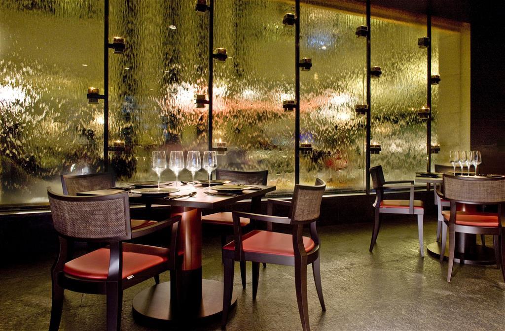 เลอ เมริเดียน นิวเดลี Hotel ภายนอก รูปภาพ Interior of the restaurant