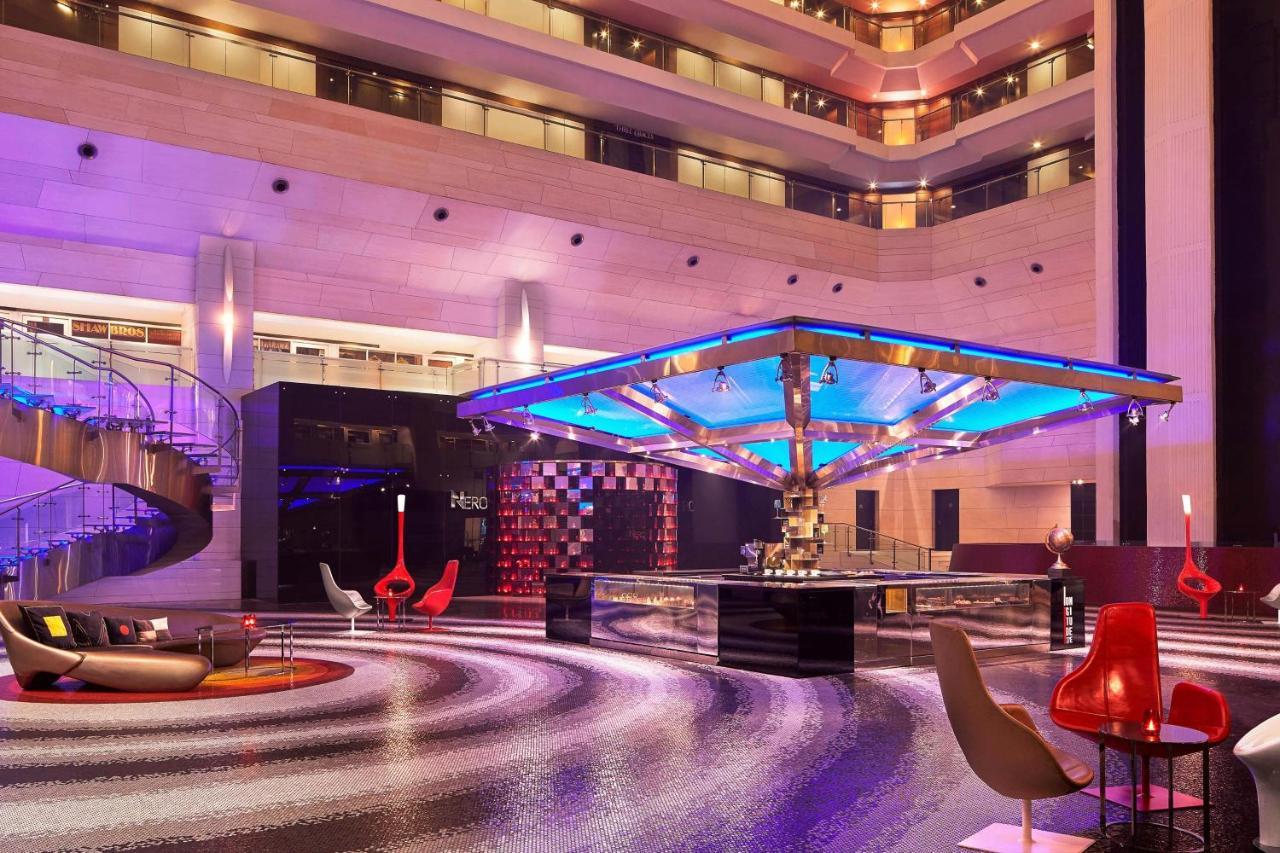 เลอ เมริเดียน นิวเดลี Hotel ภายนอก รูปภาพ The lobby of the W Hotel in London