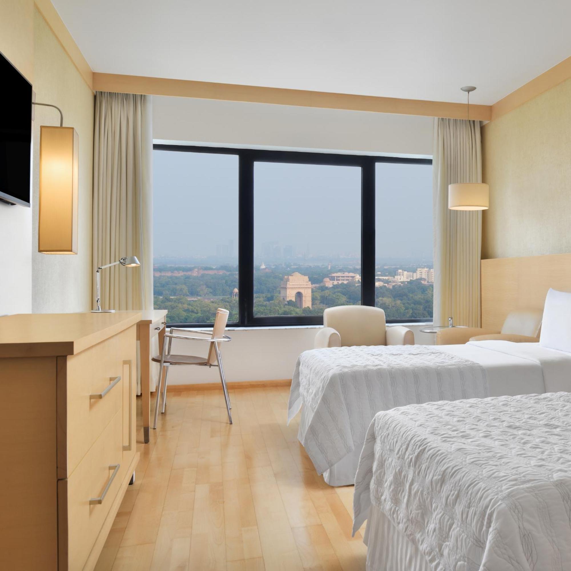เลอ เมริเดียน นิวเดลี Hotel ภายนอก รูปภาพ A room at the hotel