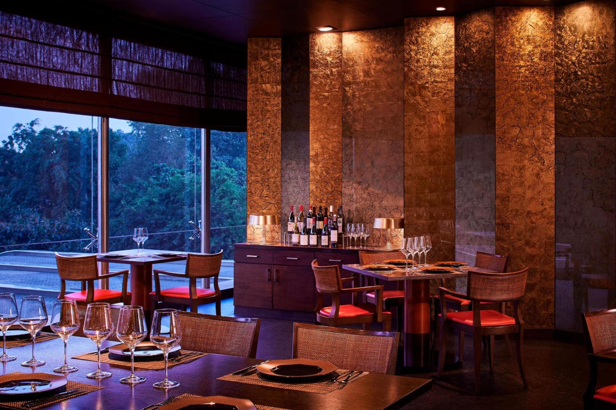 เลอ เมริเดียน นิวเดลี Hotel ภายนอก รูปภาพ Restaurant in Kyoto
