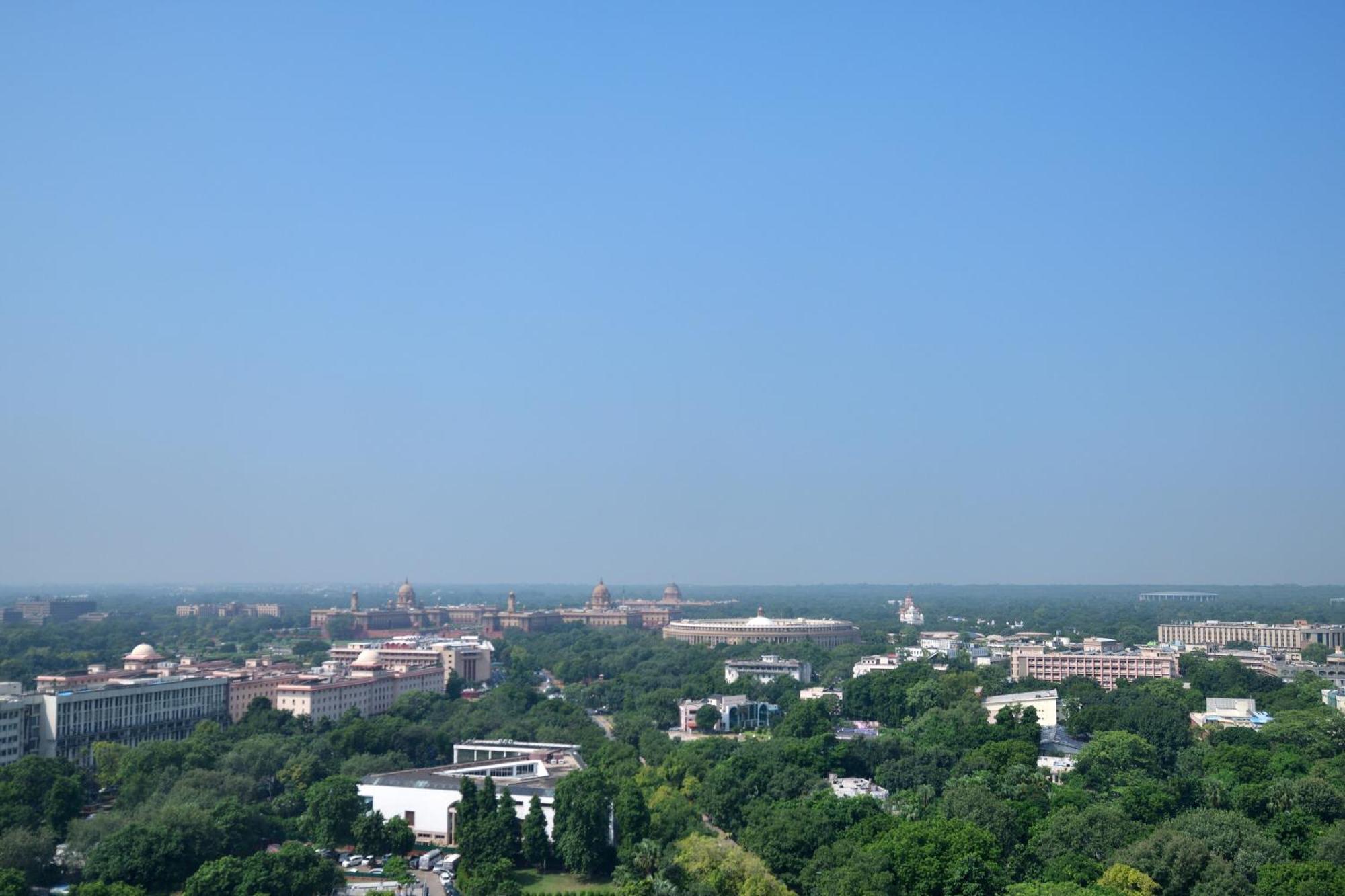 เลอ เมริเดียน นิวเดลี Hotel ภายนอก รูปภาพ View of the city from the observation tower